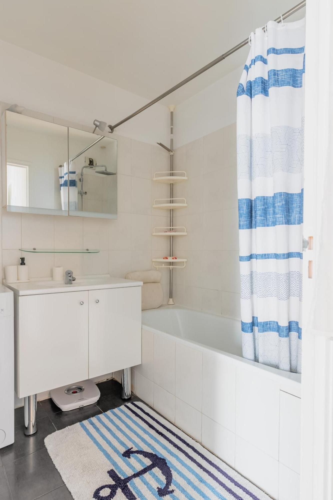 Transports, Parking, A/C & Equipped For Long Stays Saint-Ouen  Exterior foto